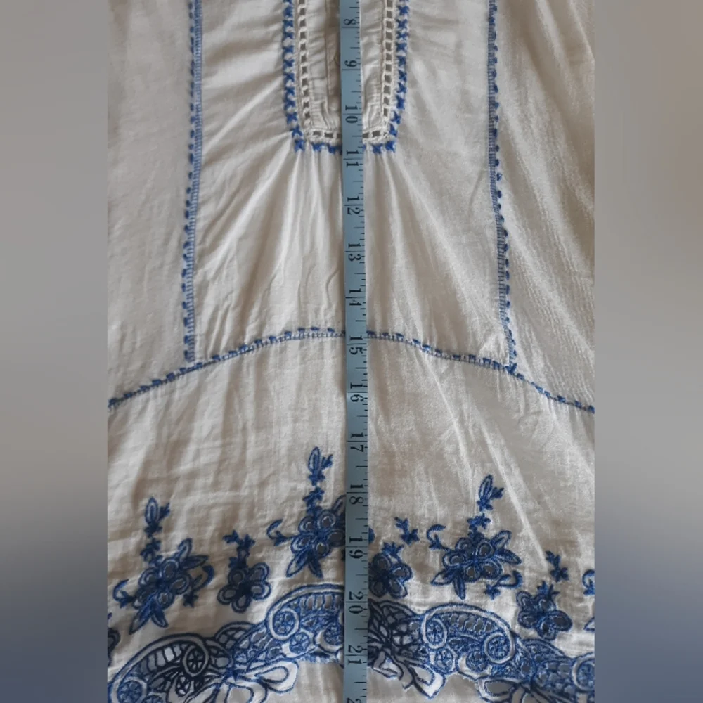 High-low Embroidered Tunic - Picture 6 of 8